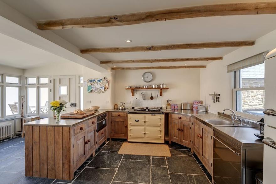 Seaside Cottage - Perfect For Romantic Getaways  Throughout The Year
