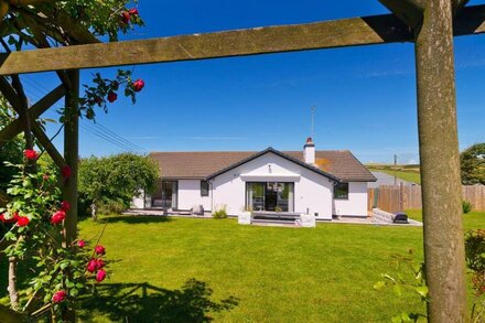 Contemporary beach house - Perfectly placed in Widemouth Bay!