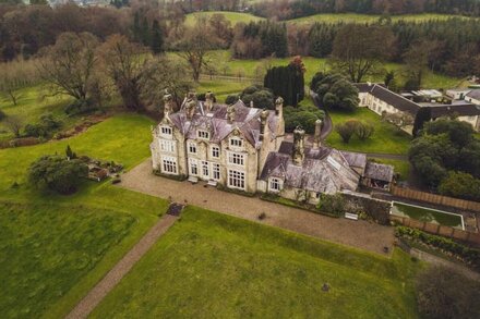 Fairytale 5 Star Gate Lodge on Country Estate