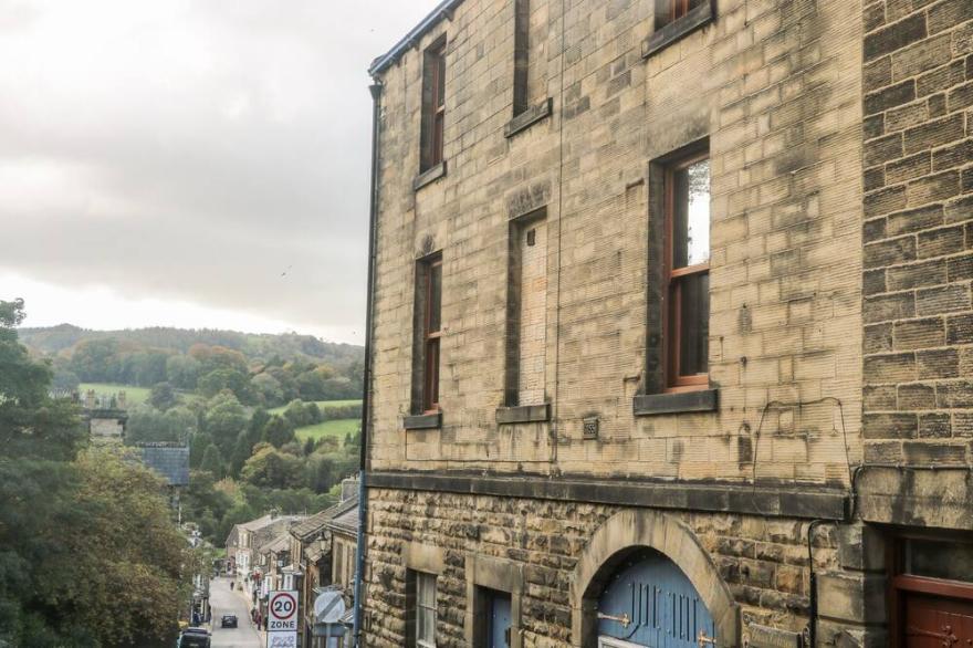 3 CHEWS COTTAGE, Family Friendly, With A Garden In Pateley Bridge