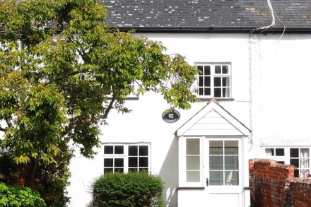 Cherry Tree Cottage- 3 bedroom cottage in perfect village location