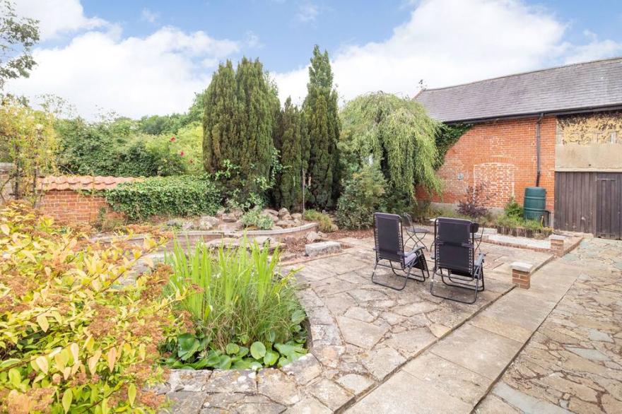 THE HEN HOUSE, with a garden in Diss