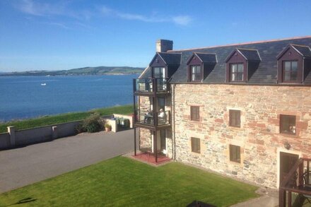 2 bedroom apartment with breathtaking views right on the beach near Inverness