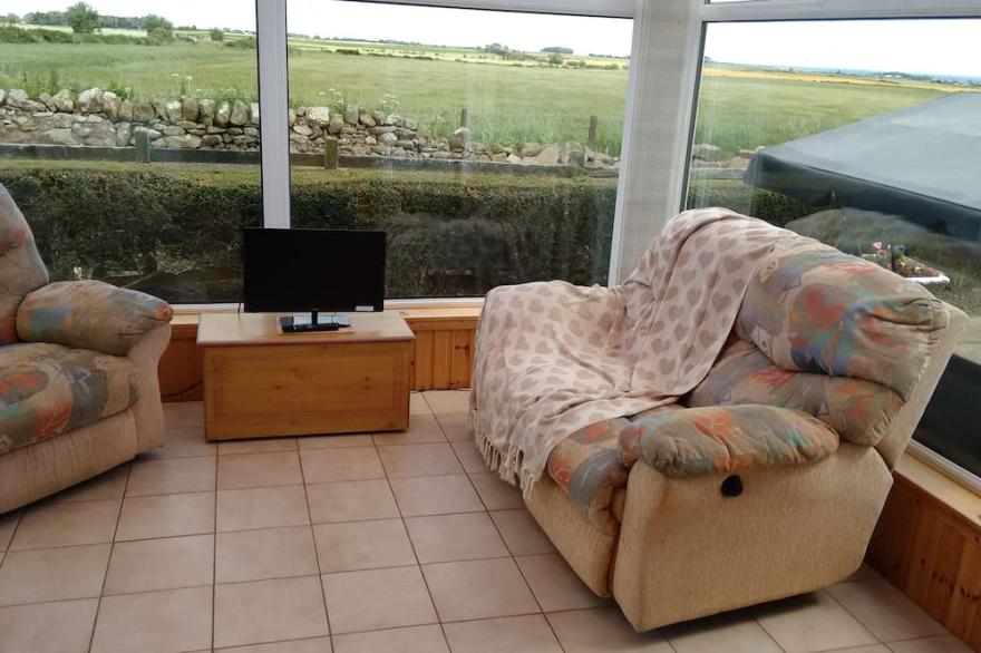 Lovely country bungalow in rural setting near St Andrews.  Ideal for golfers.