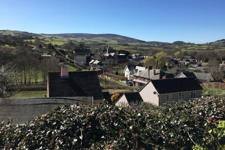 Charming Exmoor cottage in tranquil setting near mediaeval village of Dunster