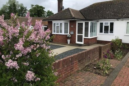 OYSTER BEACH COTTAGE - NEWLY REFURBISHED - 2 Bed Holiday Home