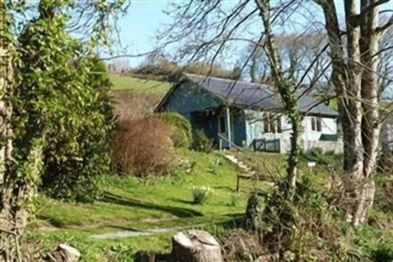 Beautiful  Beach Style Cabin Near Bantham Beach, Devon, with Wi-Fi