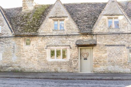 THE COTTAGE AND THE STUDIO, pet friendly in South Cerney, Cotswolds