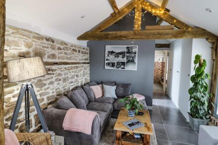 FREDS SHED, pet friendly, character holiday cottage in Hereford