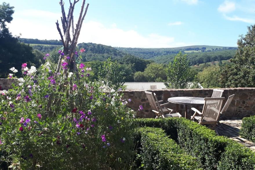 Grade II Listed Stone Barn Overlooking Dartmoor