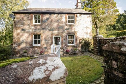 FELL FOOT, pet friendly, character holiday cottage in Eskdale Green