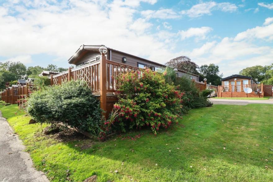 6 LAKEVIEW, pet friendly, with a garden in Reepham, Norwich