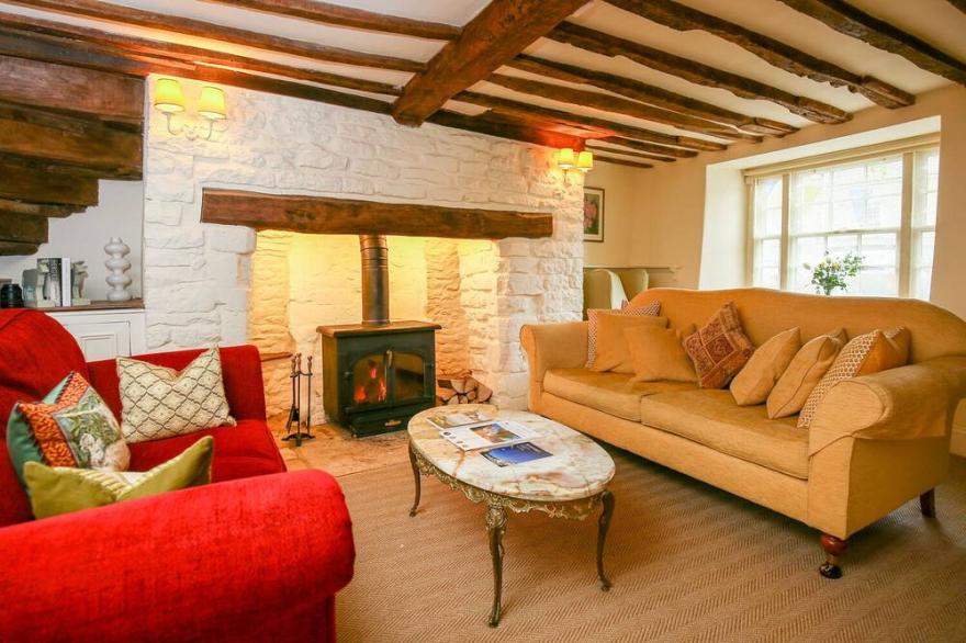 MURTON COTTAGE, Pet Friendly, Character Holiday Cottage In Burford