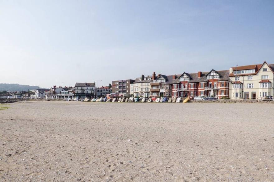 SEA BREEZE, Pet Friendly, Character Holiday Cottage In Rhos-On-Sea