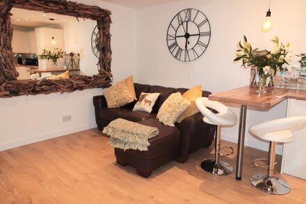 SWALE COTTAGE, pet friendly, luxury holiday cottage in Beadnell