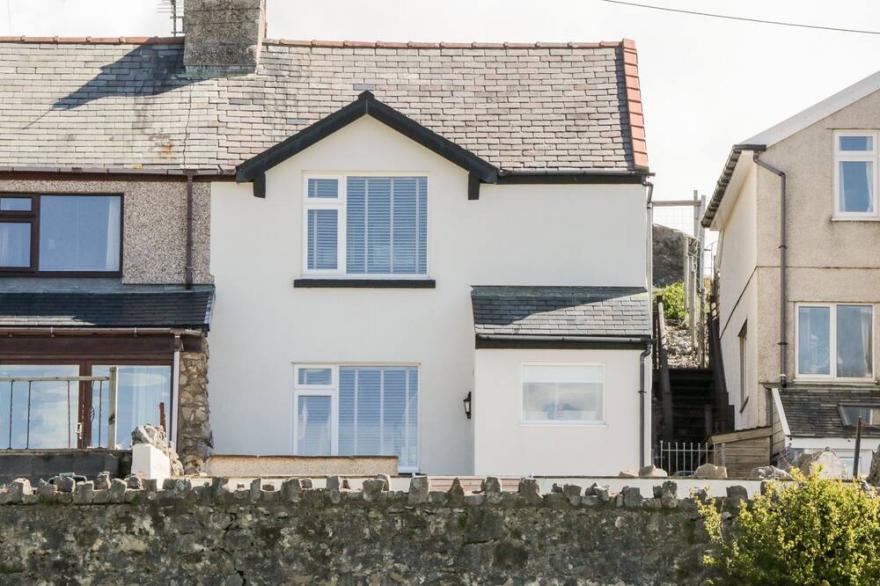 4 ANGLESEY ROAD, Character Holiday Cottage In Llandudno