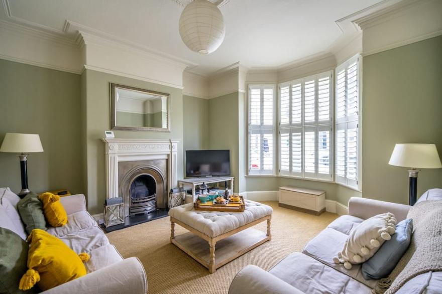 34 St Olave's  - sleeps 7 guests  in 3 bedrooms