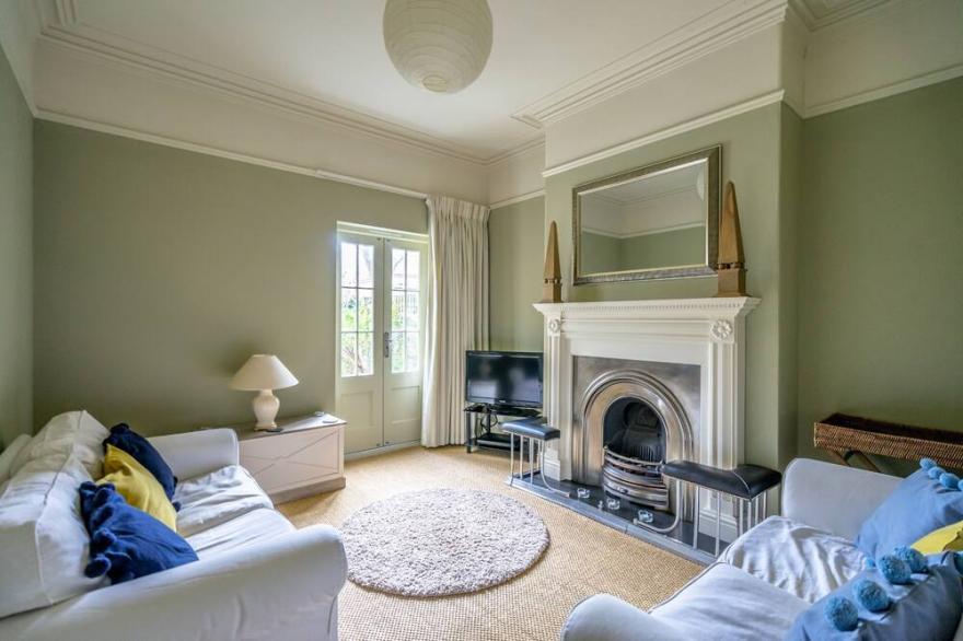 34 St Olave's  - sleeps 7 guests  in 3 bedrooms
