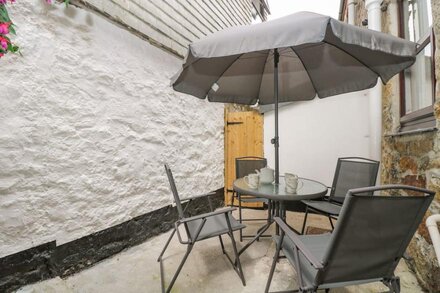 WALTER, pet friendly, character holiday cottage in Newlyn