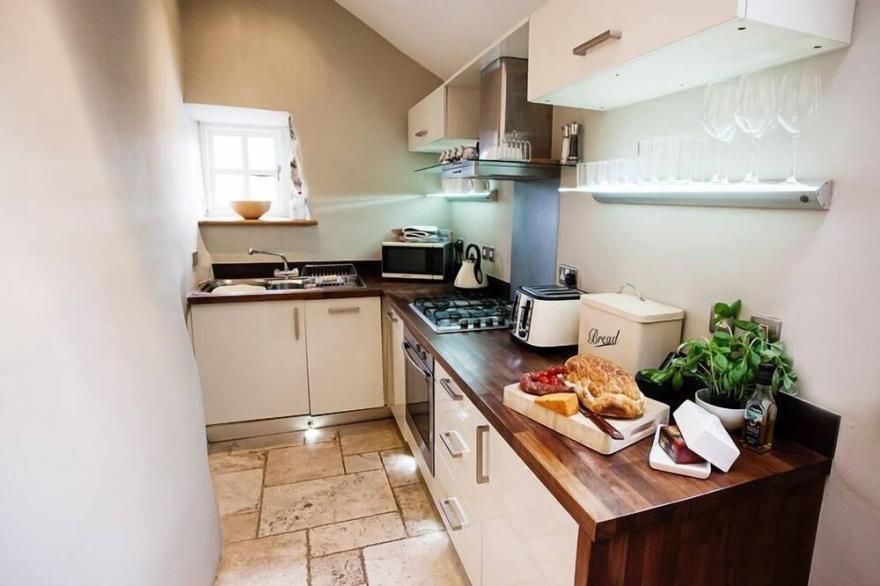 Bwthyn Derwen -  a coastal that sleeps 4 guests  in 2 bedrooms