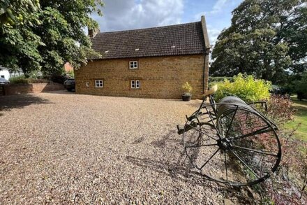 Braunston Manor Cottage: 4-poster beds & ensuites