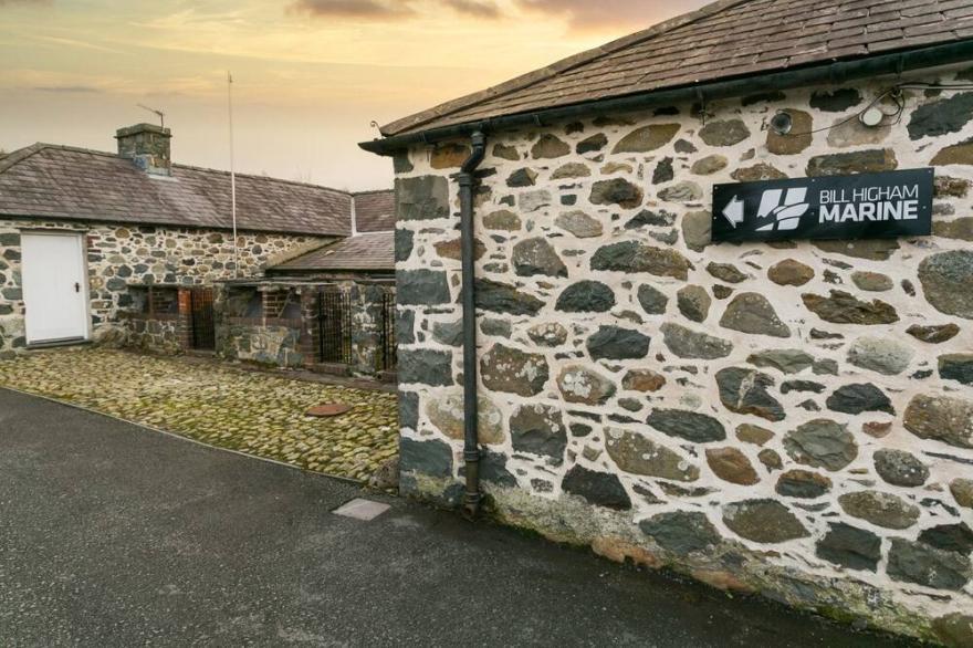 Tal Y Bont Uchaf Stables -  a hot tub that sleeps 16 guests  in 5 bedrooms