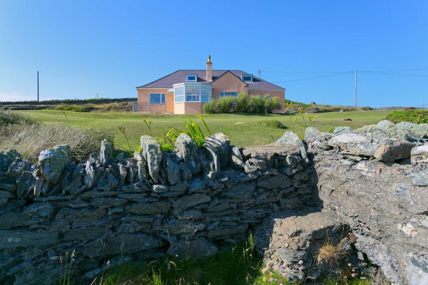 Hafod -  A Sea View That Sleeps 12 Guests  In 6 Bedrooms