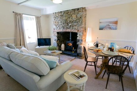 Bodwarren -  a ground floor bedroom that sleeps 4 guests  in 2 bedrooms