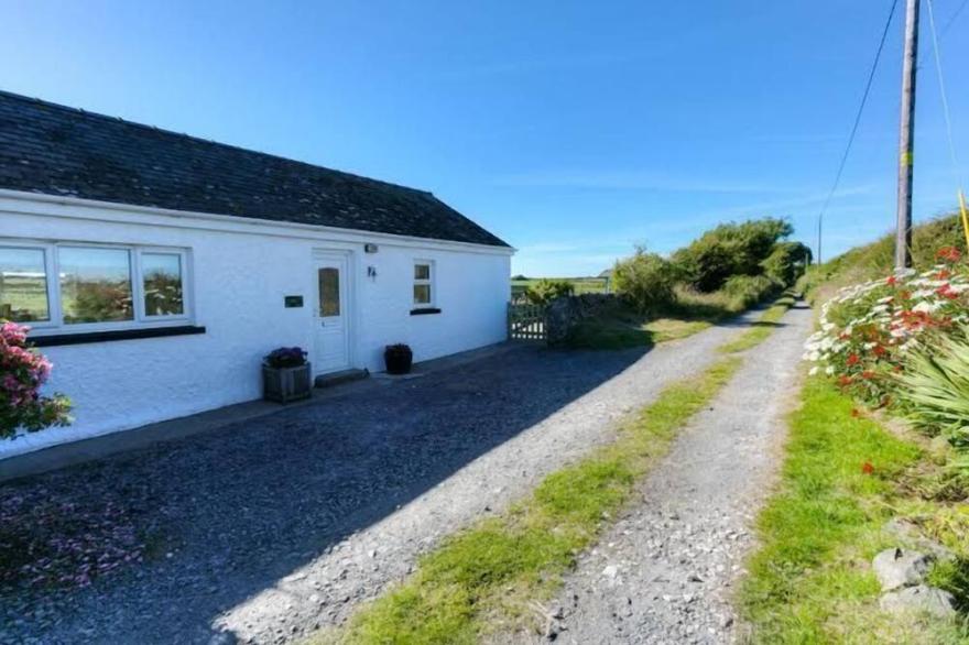 Pandy Aberffraw -  A Dog That Sleeps 4 Guests  In 2 Bedrooms