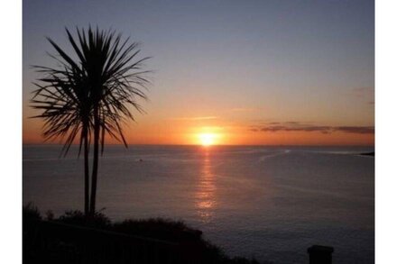 Treloen Apartment 6 - Clifftop Apartment in Mevagissey with 'Wow'  seaviews