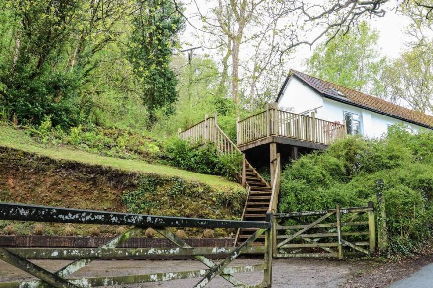 TWIGS, country holiday cottage, with a garden in Woody Bay