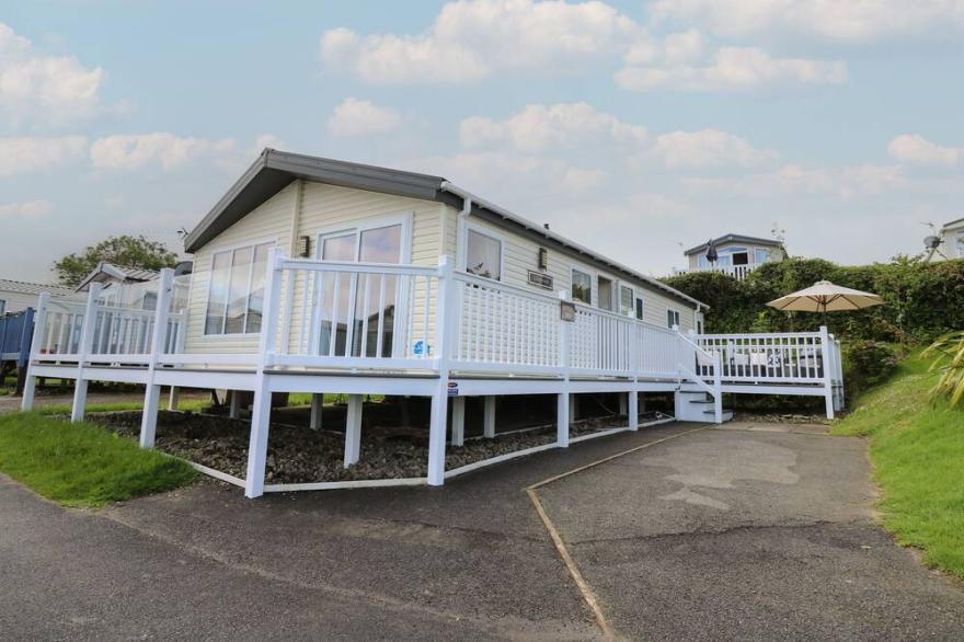 THE POTTING SHED, family friendly, with a garden in New Quay