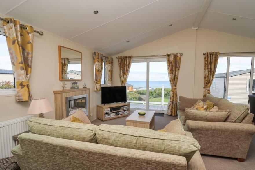 THE POTTING SHED, family friendly, with a garden in New Quay