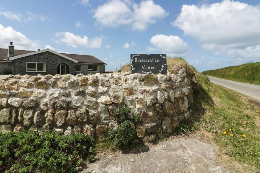 BOSCASTLE VIEW, Pet Friendly, With Open Fire In Boscastle