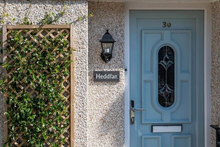 HEDDFAN, family friendly, with open fire in Conwy