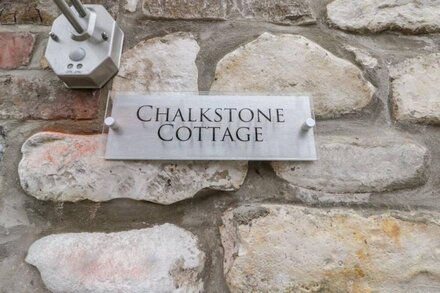 CHALKSTONE COTTAGE, pet friendly, with open fire in Flamborough