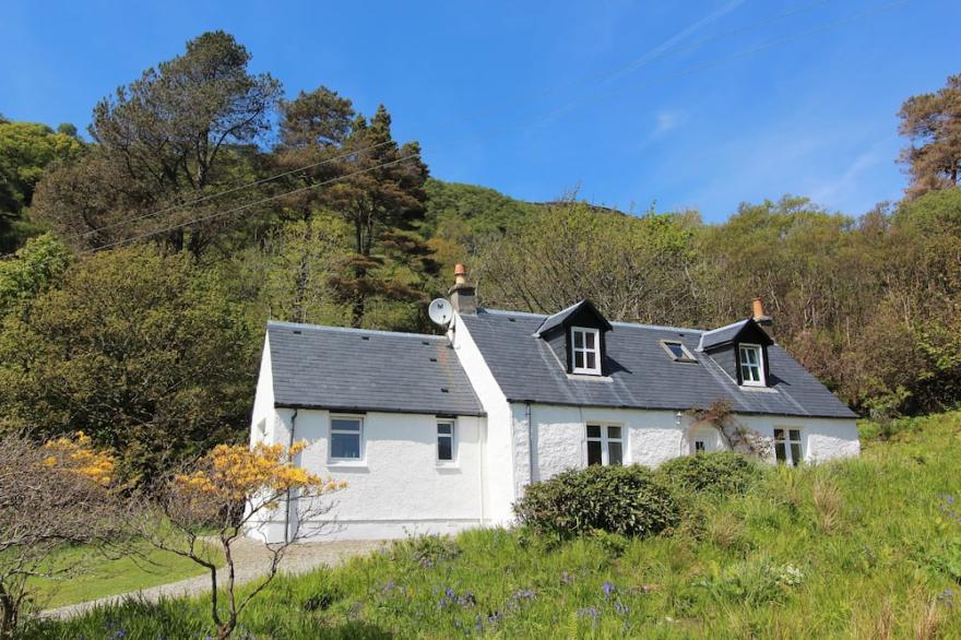 3 Bedroom Cottage , Sleeps 6 With It's Own Bay And Loch Access