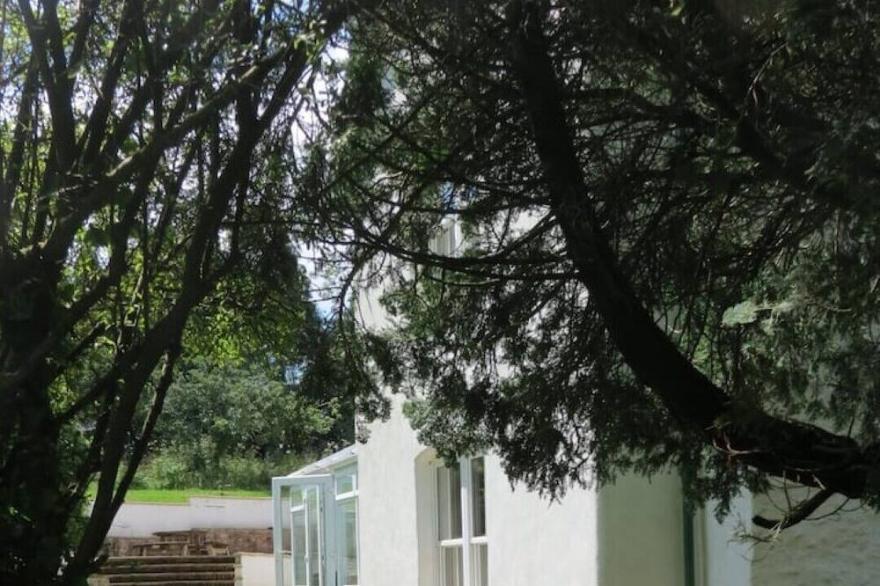 East wing of rustic farmhouse near Devon border