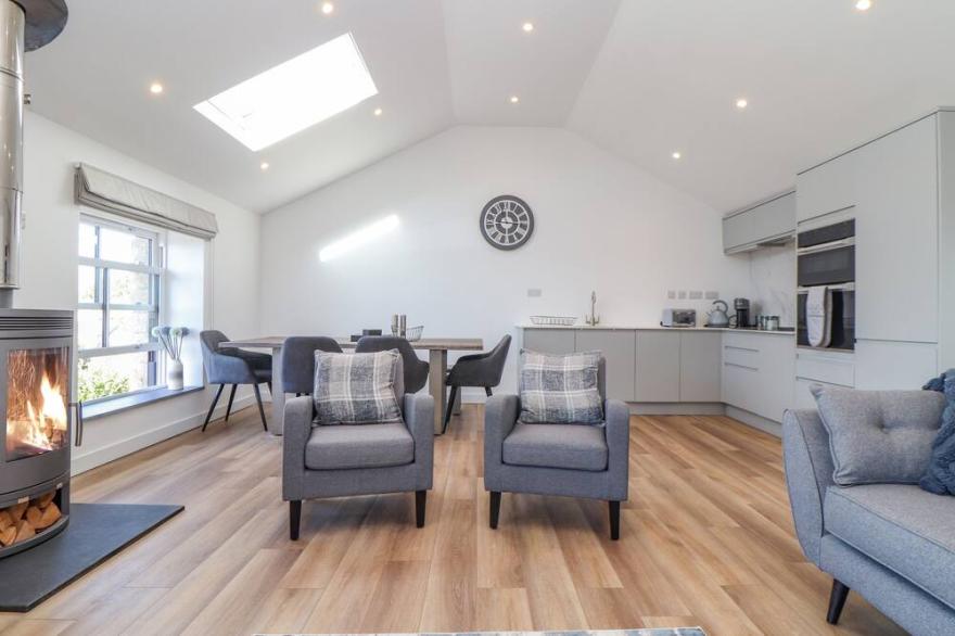 BAL AN MOR, pet friendly, character holiday cottage in Pendeen