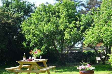 IDAN HOUSE, family friendly, character holiday cottage in Newborough