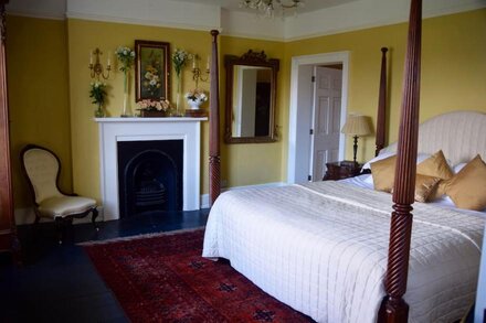 Hayden House - Dorset Georgian Farmhouse- Sleeps 11