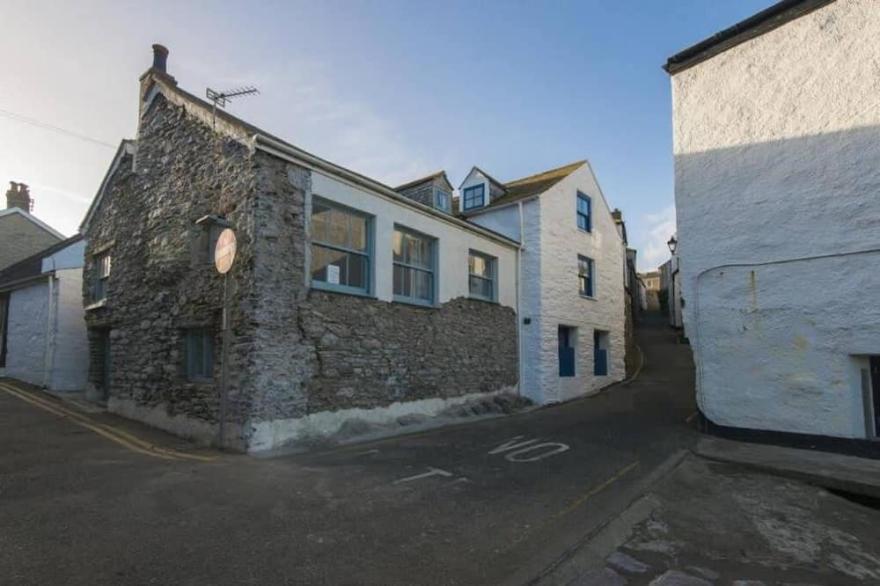 Grade II Listed Cottage, Gorran Haven. Sea Views!