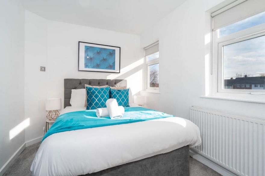 5 Bedroom House - 5 Bathrooms - Parking  - Garden