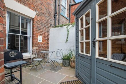 Endeavour House - Four Bedroom House, Sleeps 8