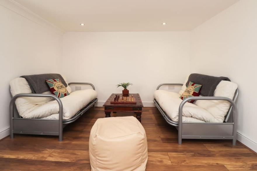 POPPY COTTAGE, family friendly, country holiday cottage in Deal