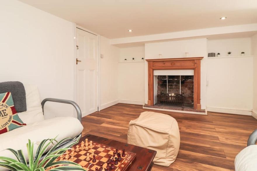 POPPY COTTAGE, family friendly, country holiday cottage in Deal