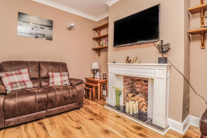 POPPY COTTAGE, family friendly, country holiday cottage in Deal