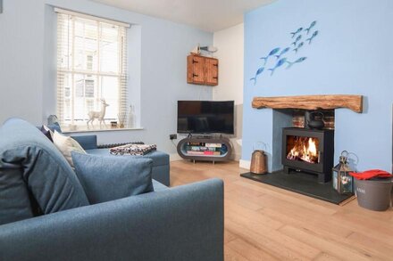 25 LAKE STREET, pet friendly, character holiday cottage in Dartmouth