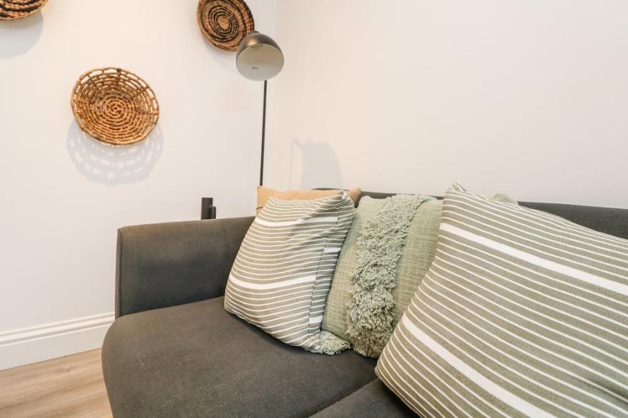 KLYSA, pet friendly, character holiday cottage in Camborne