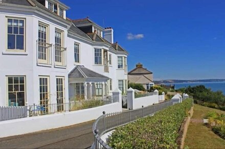 Expansive sea & lighthouse views. Luxury apartment on Devon clifftop